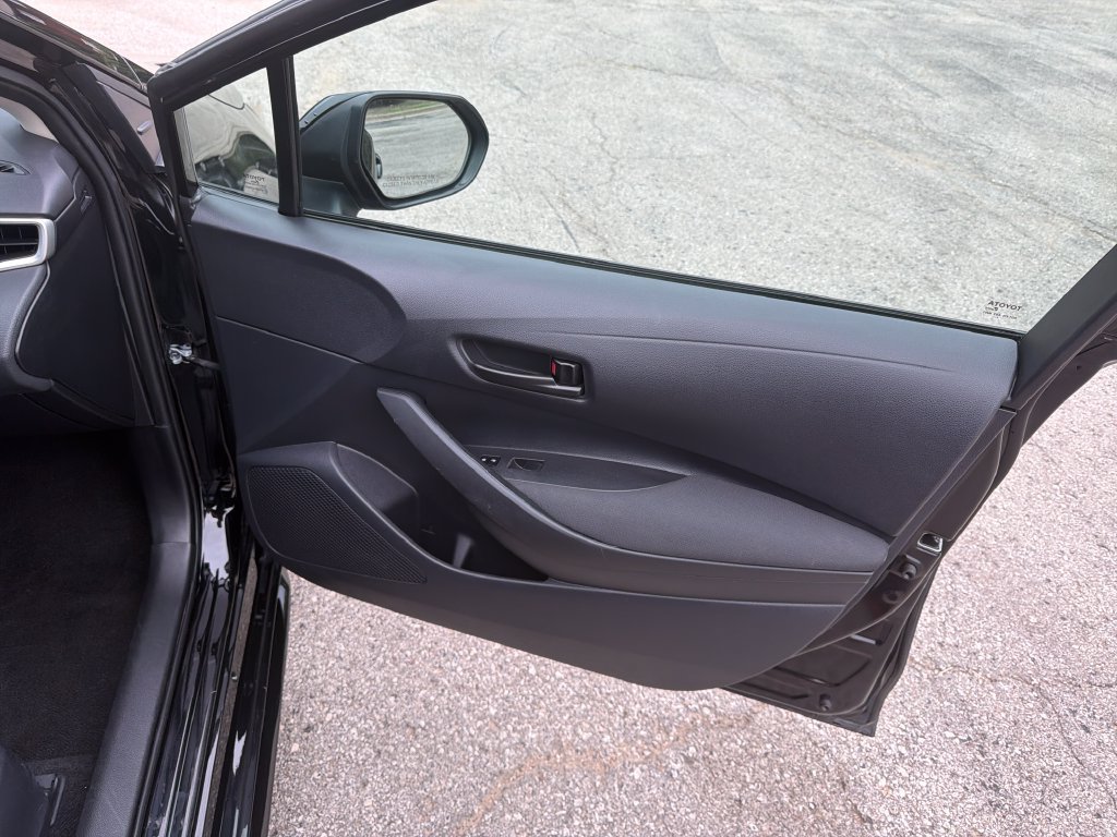Used 2025 Toyota Corolla LE FWD image 40