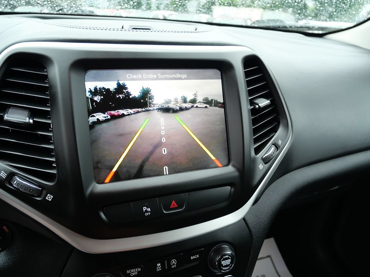 Used 2016 Jeep Cherokee Overland AWD/4WD image 15