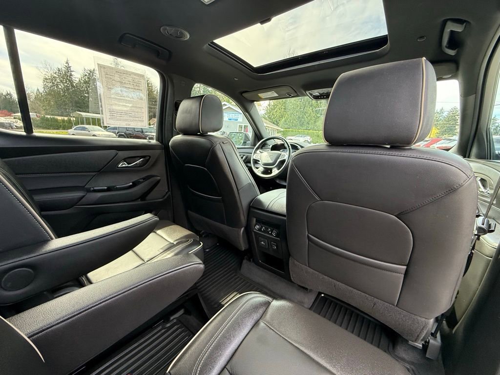 Used 2023 Chevrolet Traverse Premier w/ Redline Edition image 19