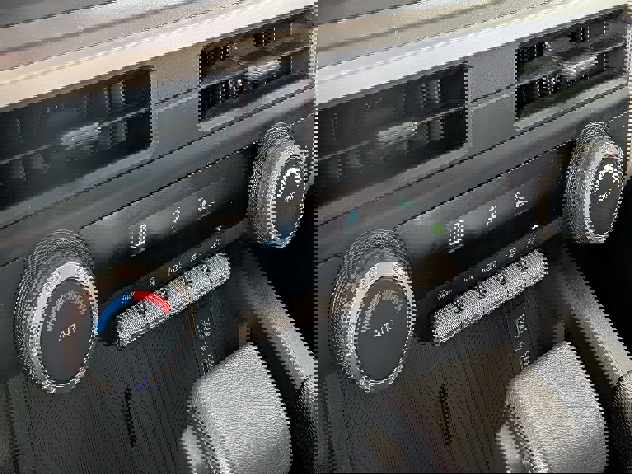 Used 2025 Toyota Tacoma TRD Off-Road image 21