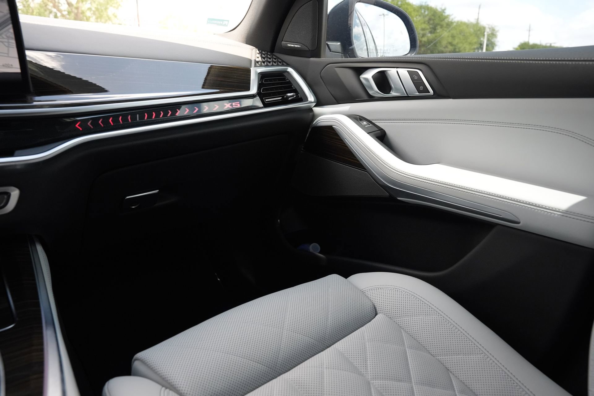 Used 2024 BMW X5 sDrive40i w/ Premium Package image 8