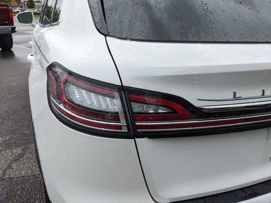 Used 2021 Lincoln Nautilus Reserve w/ Equipment Group 202A image 12