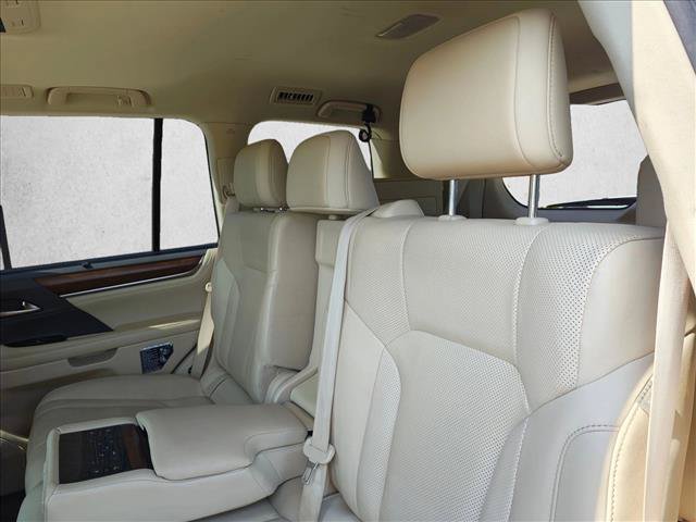 Used 2016 Lexus LX 570 4WD w/ Luxury Package image 20