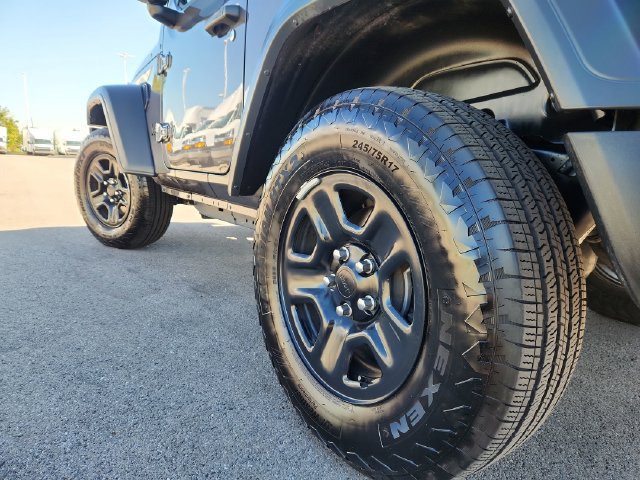 Used 2025 Jeep Wrangler Sport AWD/4WD image 18