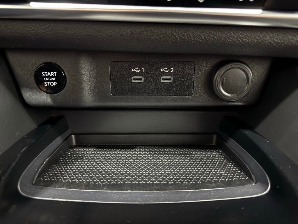 Used 2024 Nissan Rogue SV image 35