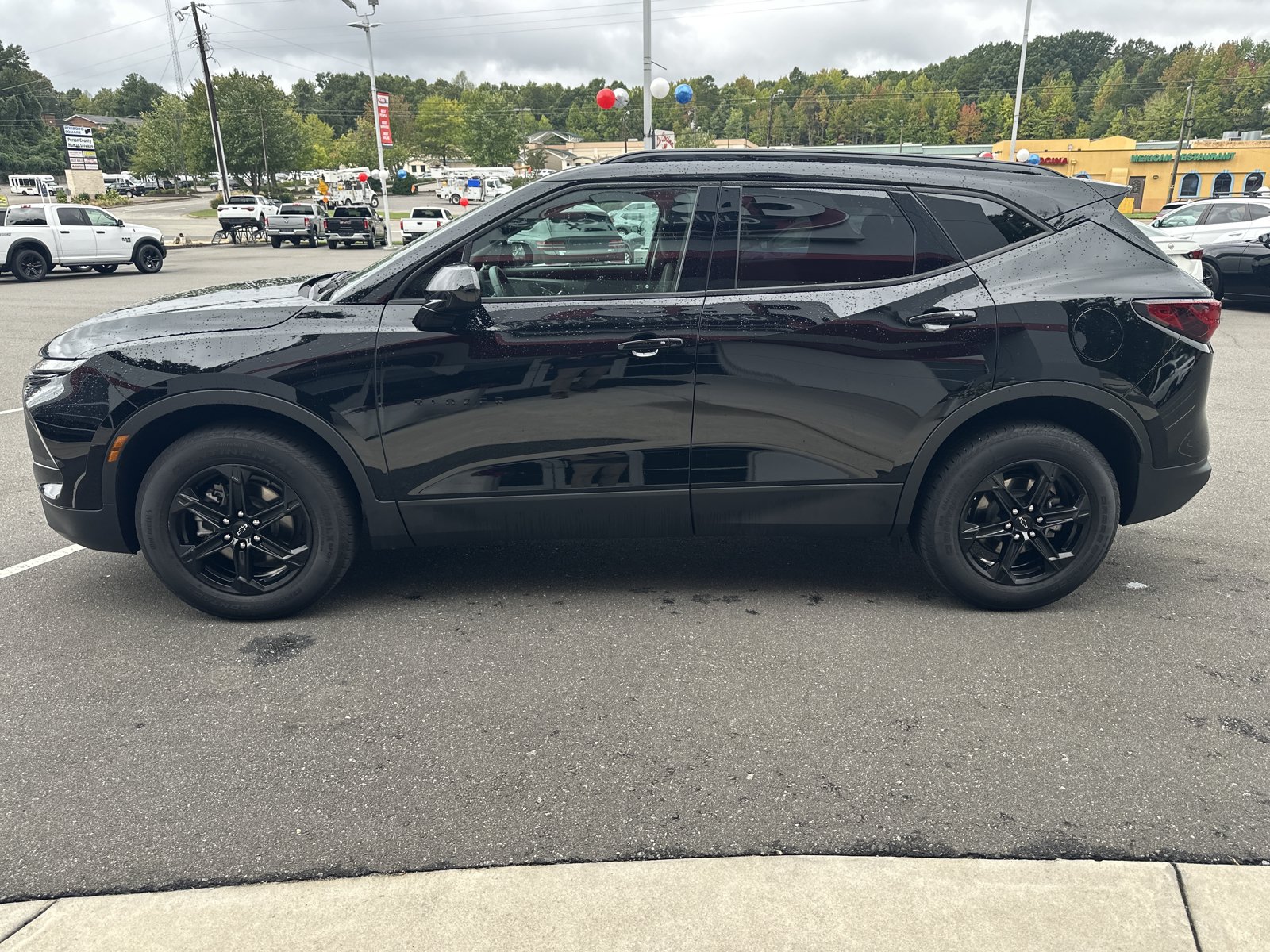 Used 2024 Chevrolet Blazer LT w/ Convenience Package FWD image 5