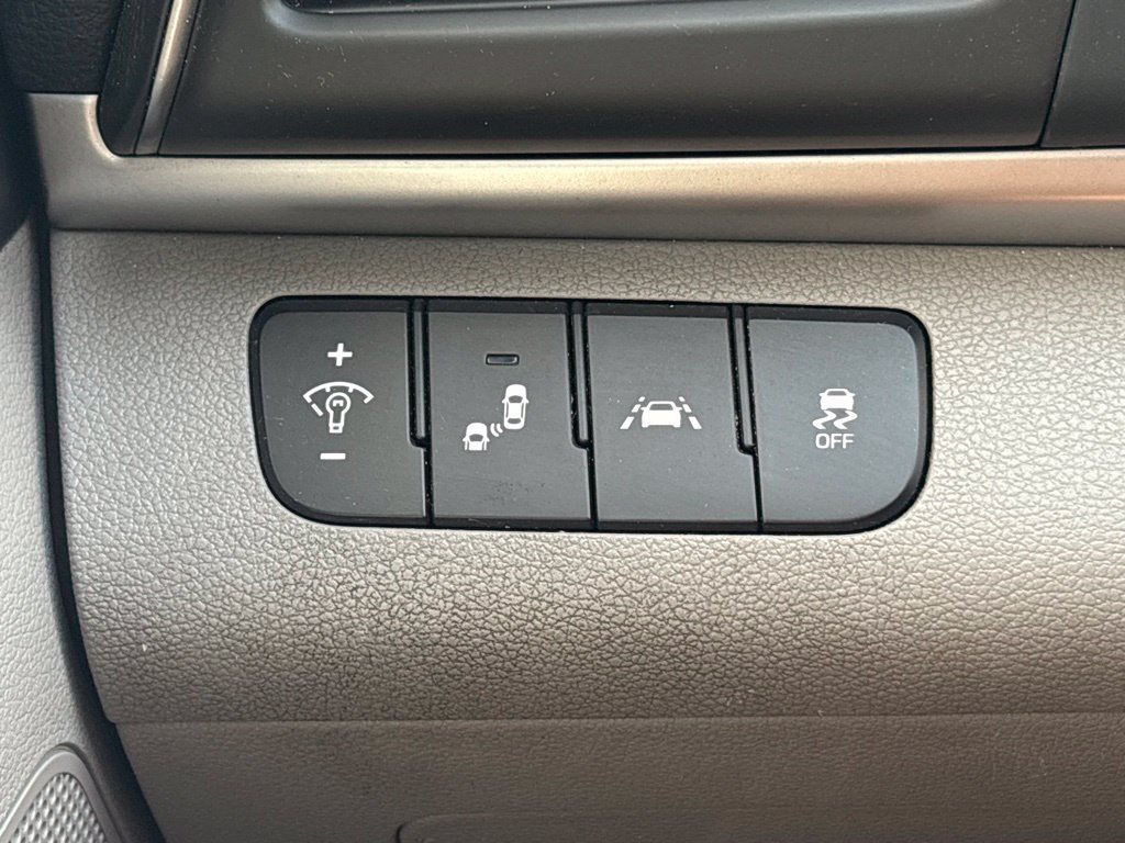 Used 2020 Hyundai Elantra SEL FWD image 29