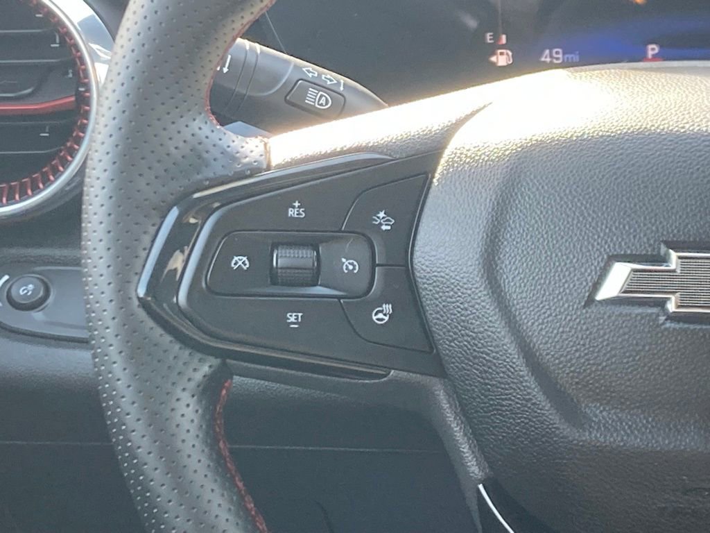 Used 2025 Chevrolet Trax RS w/ Sunroof Package FWD image 15