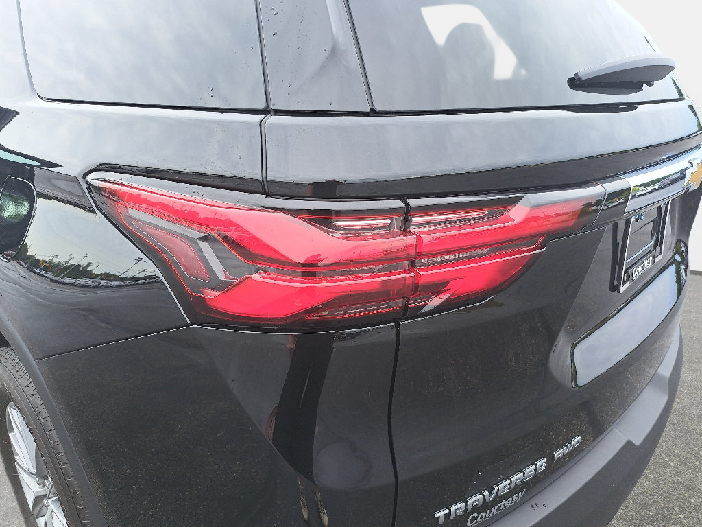 Used 2023 Chevrolet Traverse LT AWD/4WD image 35