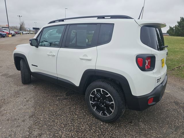 Used 2023 Jeep Renegade Latitude AWD/4WD image 3