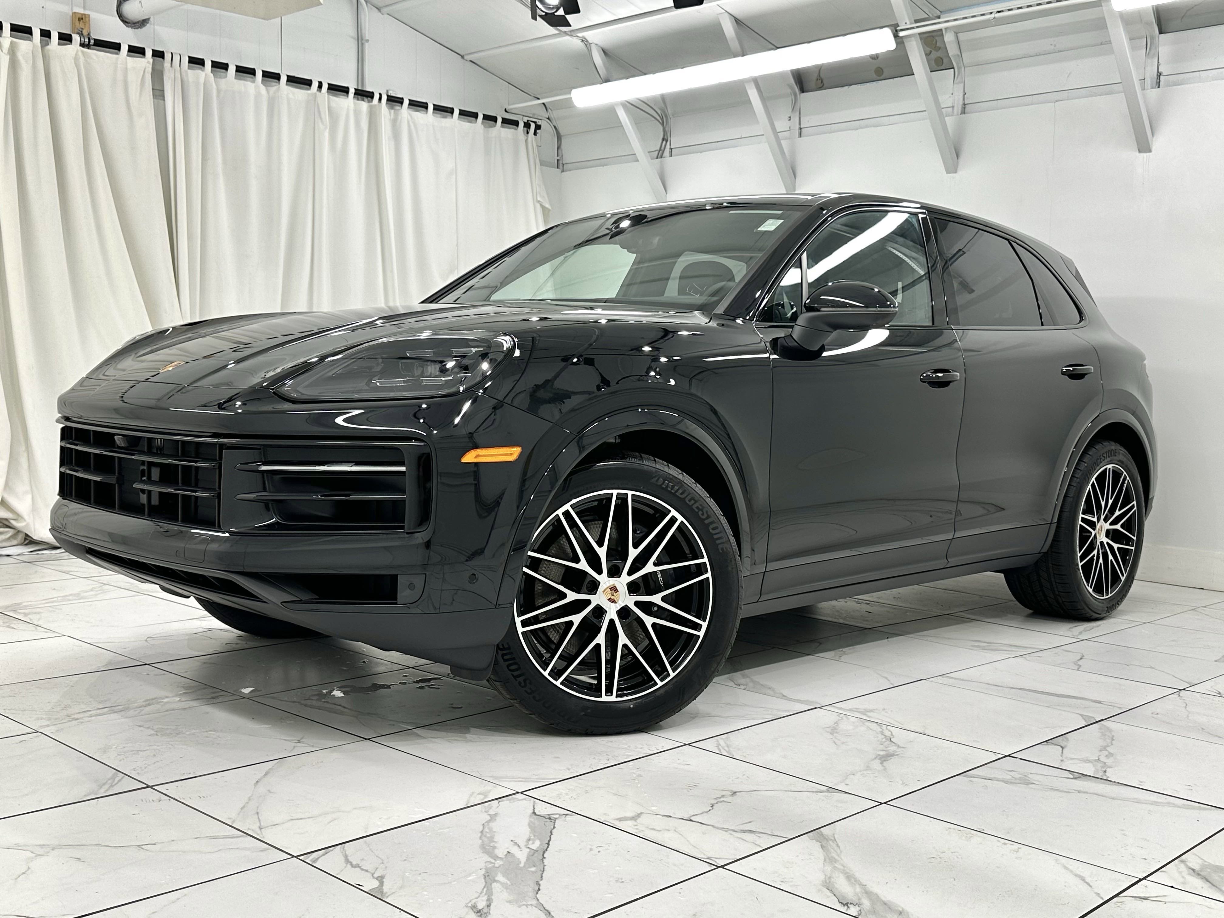 Certified 2025 Porsche Cayenne image 1