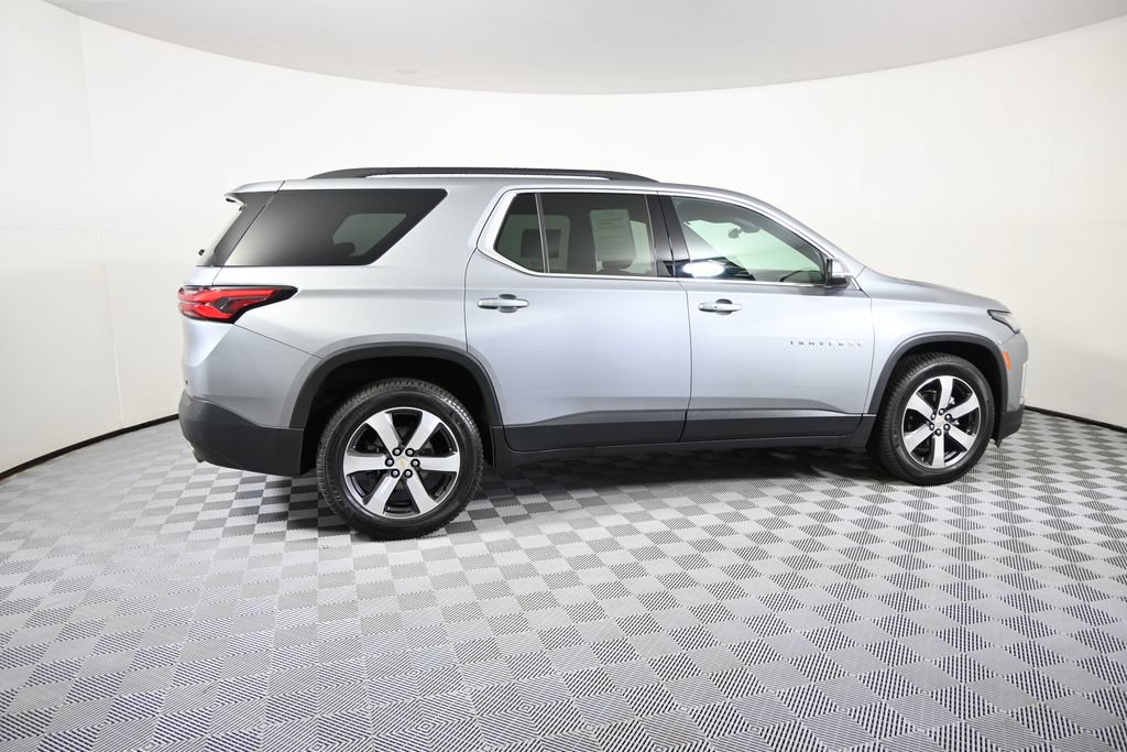 Used 2023 Chevrolet Traverse LT w/ LT Premium Package AWD/4WD image 7
