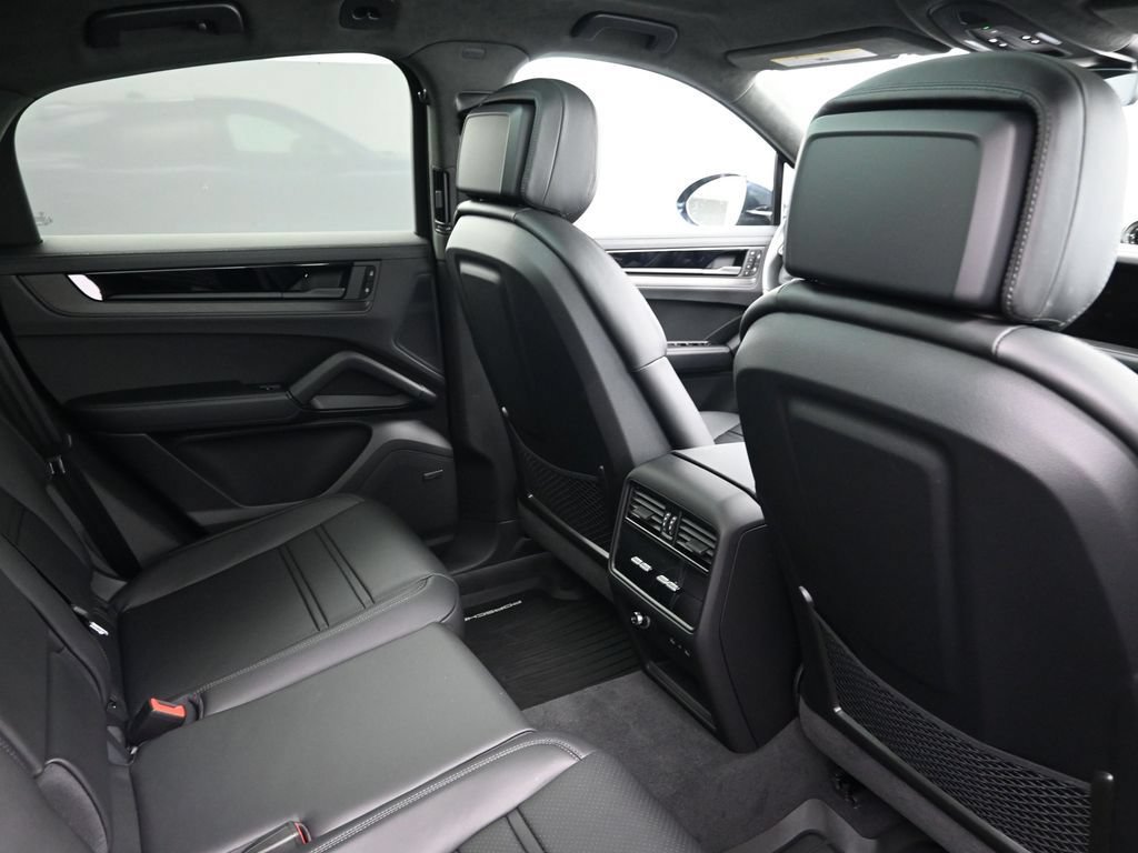 Used 2026 Porsche Cayenne GTS AWD/4WD image 7