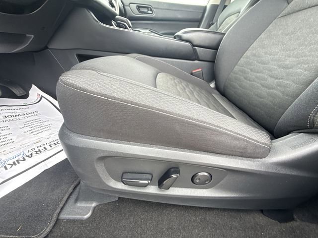 Certified 2025 Nissan Pathfinder SV FWD image 12