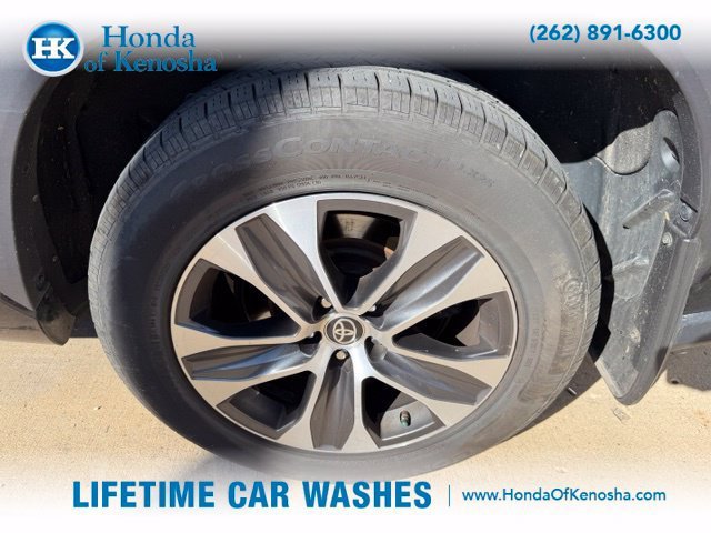 Used 2020 Toyota Highlander XLE AWD/4WD image 3
