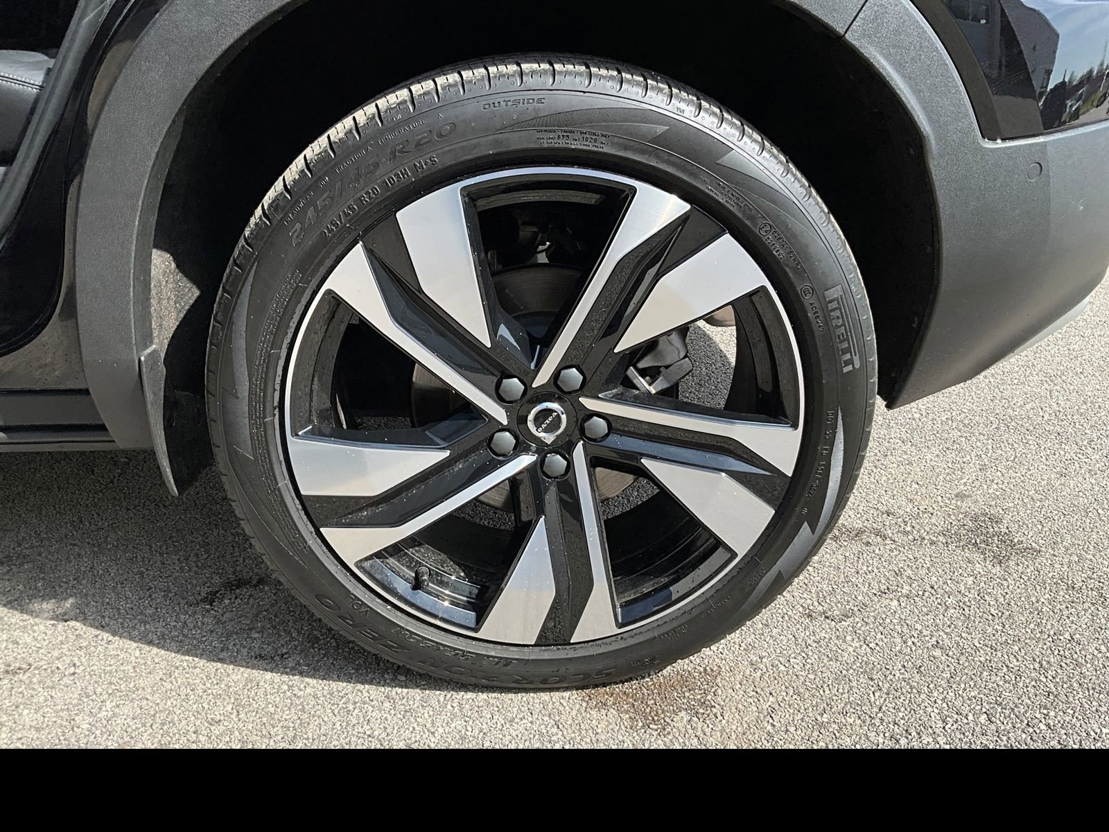 Certified 2023 Volvo XC40 B5 Plus w/ Driver Assist Package AWD/4WD image 15