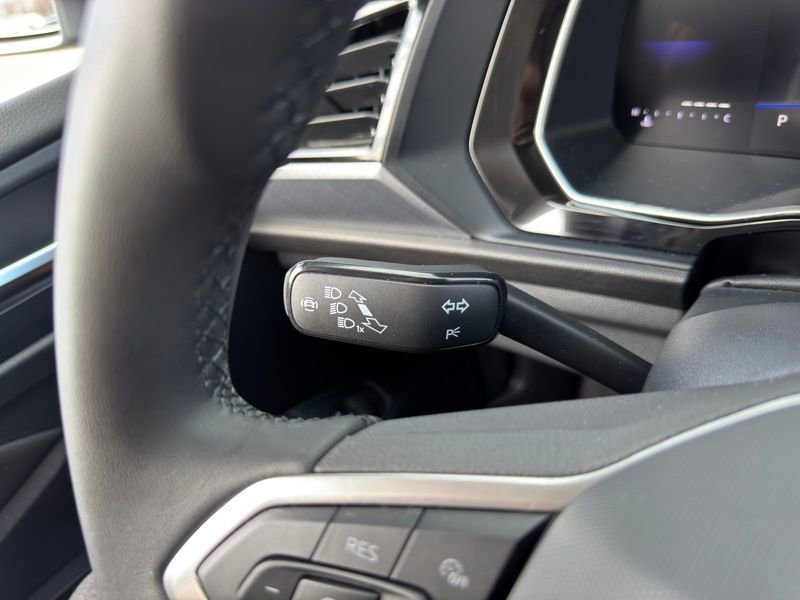 Used 2024 Volkswagen Jetta SE image 25