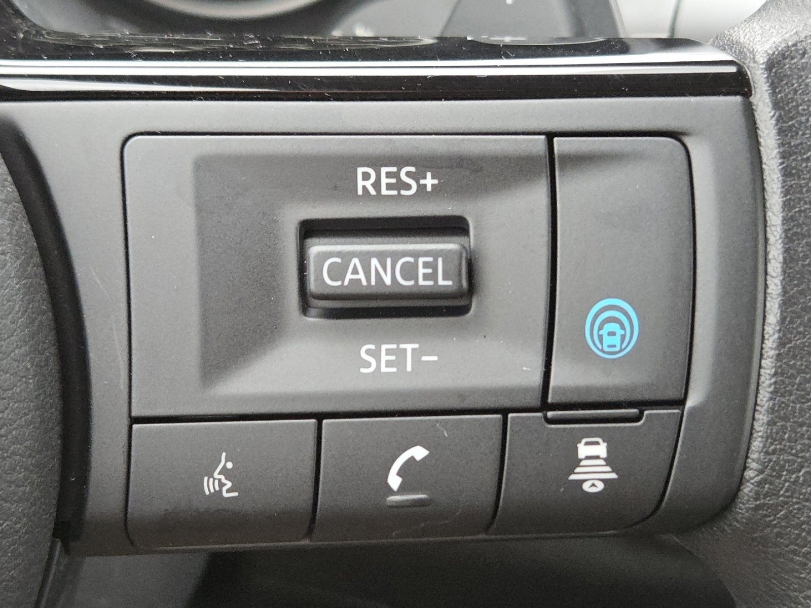 Used 2023 Nissan Rogue SV AWD/4WD image 8