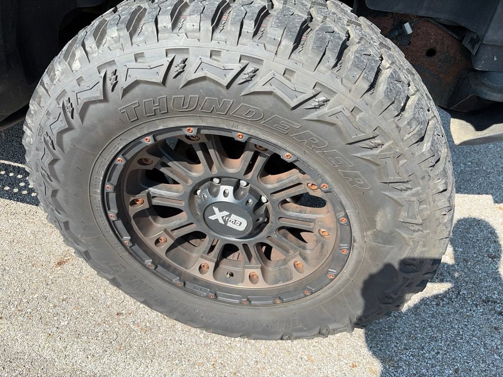 Used 2005 HUMMER H2 SUT w/ Preferred Equipment Group AWD/4WD image 10