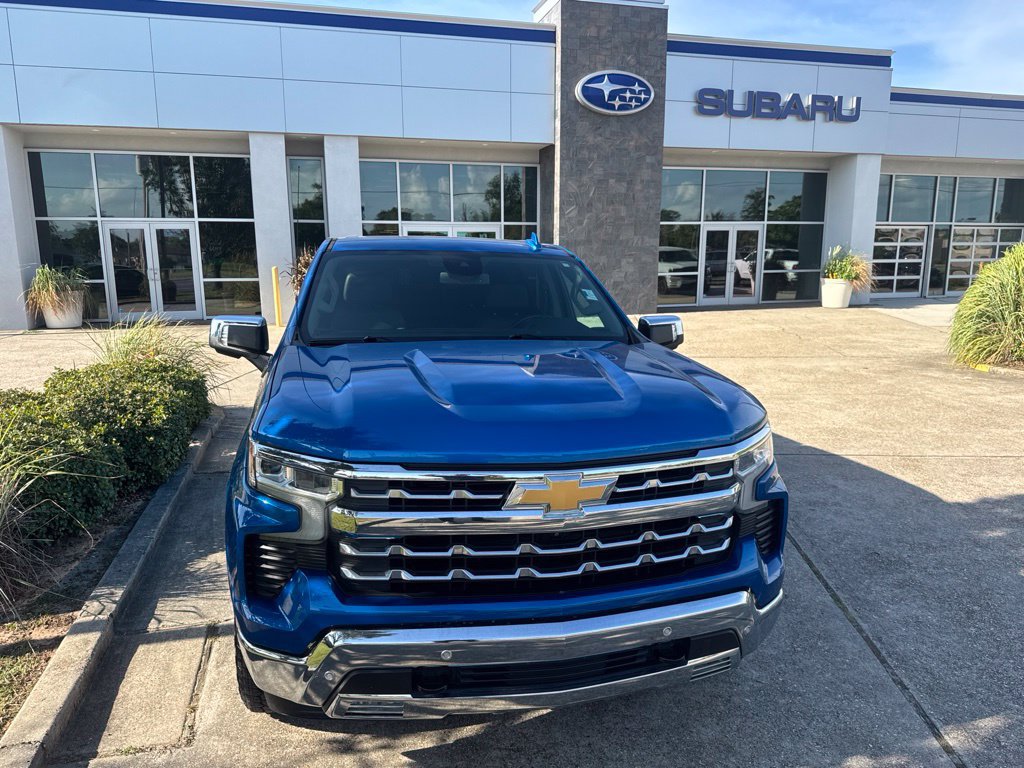 Used 2022 Chevrolet Silverado 1500 LTZ w/ LTZ Convenience Package II AWD/4WD image 2