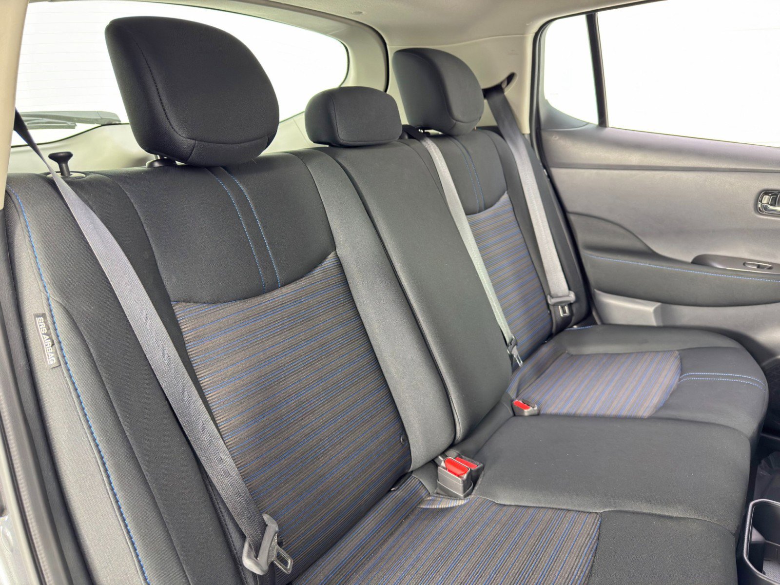 Used 2025 Nissan Leaf S image 31