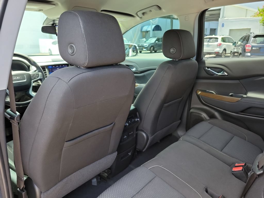 Used 2021 GMC Acadia SLE w/ Driver Convenience Package FWD image 12