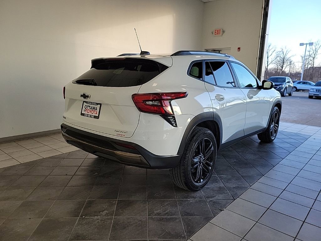 Used 2024 Chevrolet Trax ACTIV w/ Sunroof Package image 6