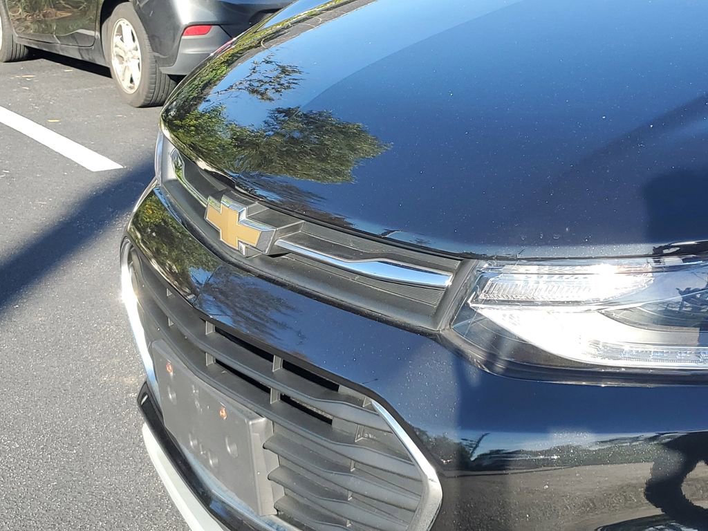 Used 2020 Chevrolet Trax LT w/ LT Convenience Package image 10