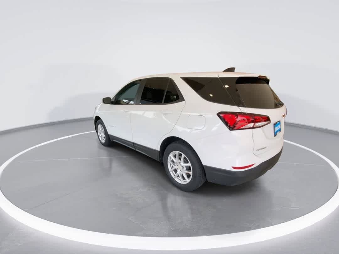 Used 2022 Chevrolet Equinox LS w/ LS Convenience Package AWD/4WD image 6