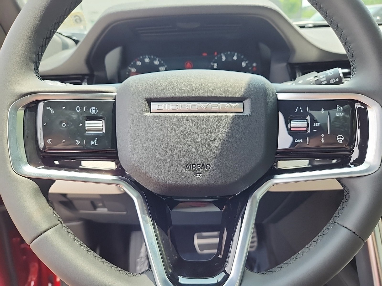 New 2024 Land Rover Discovery Sport Dynamic SE image 18