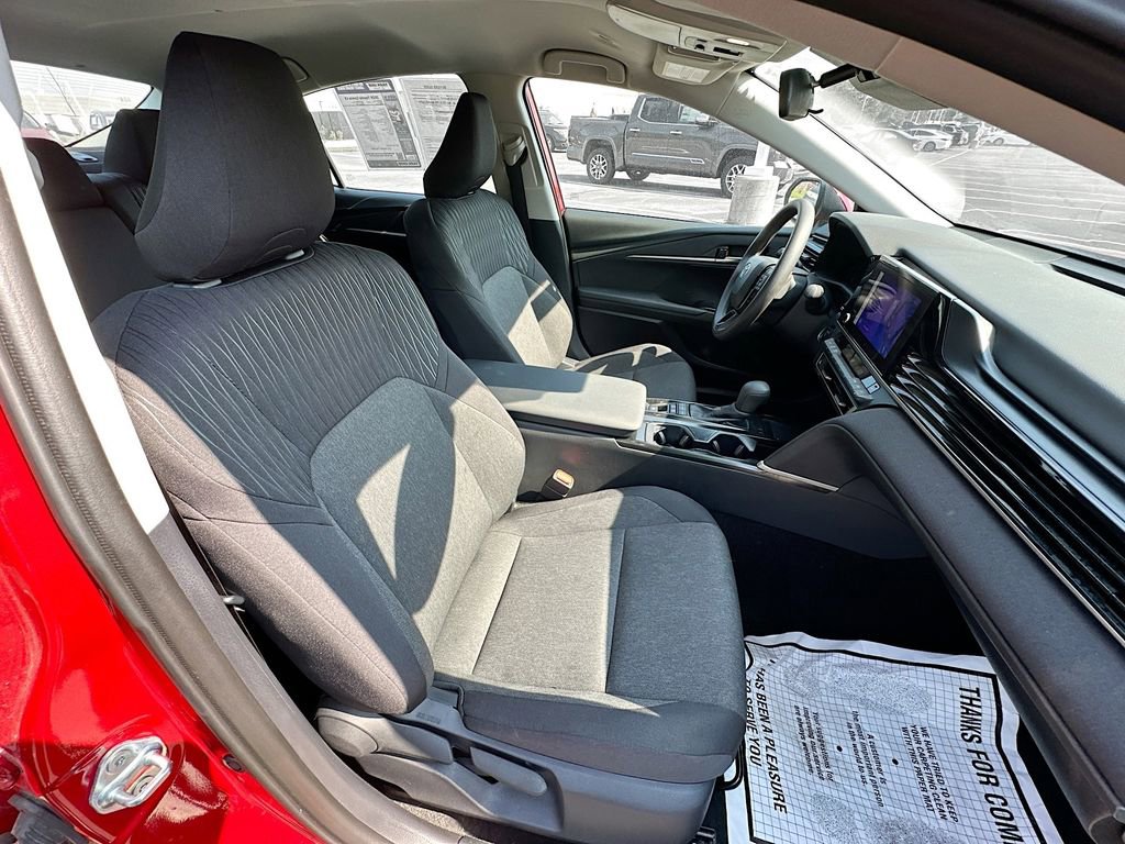 Used 2025 Toyota Camry LE image 32