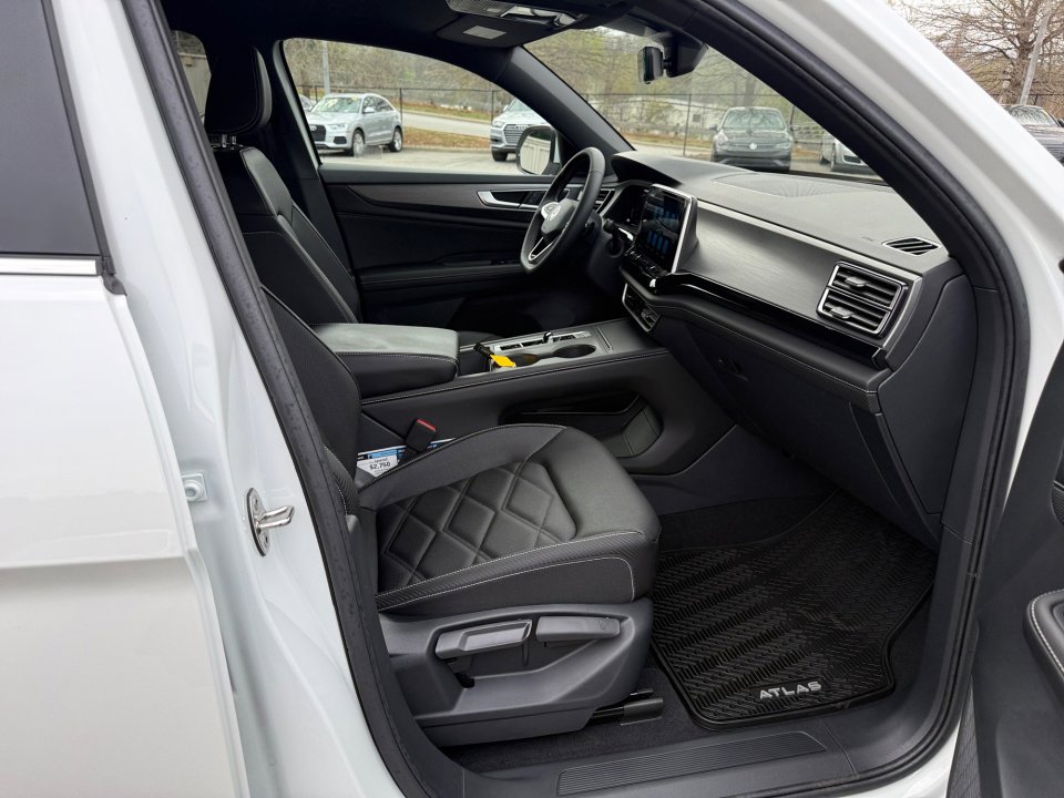 New 2026 Volkswagen Atlas Cross Sport SE image 28