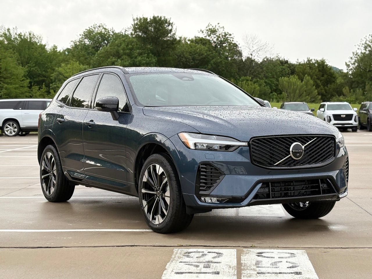 New 2026 Volvo XC60 B5 Plus w/ Protection Package Premier AWD/4WD image 4