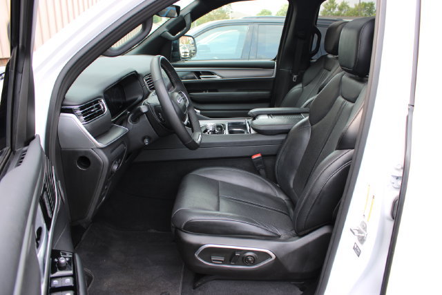Used 2025 Jeep Wagoneer Series II w/ Premium Group I AWD/4WD image 11