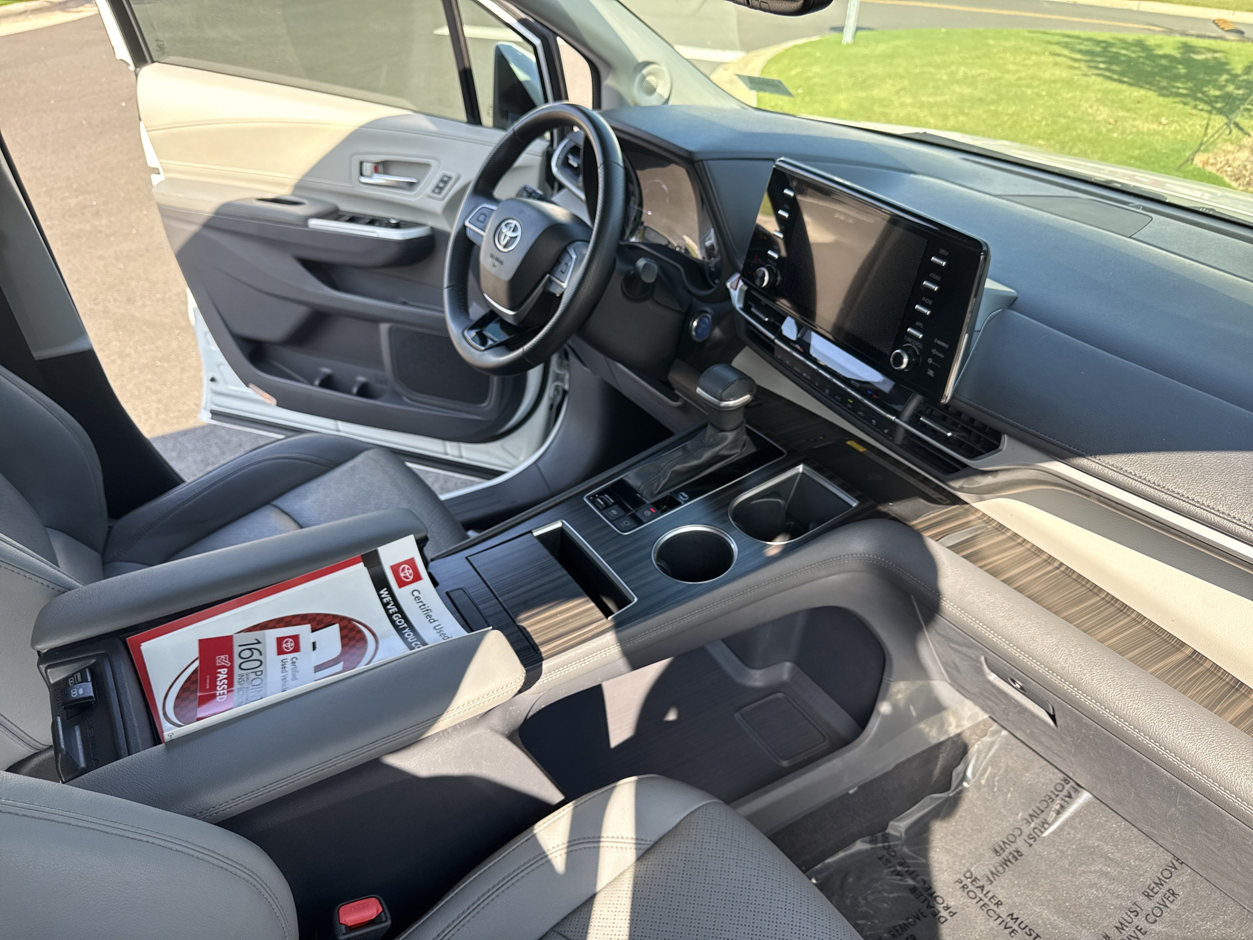 Used 2023 Toyota Sienna Limited FWD image 35