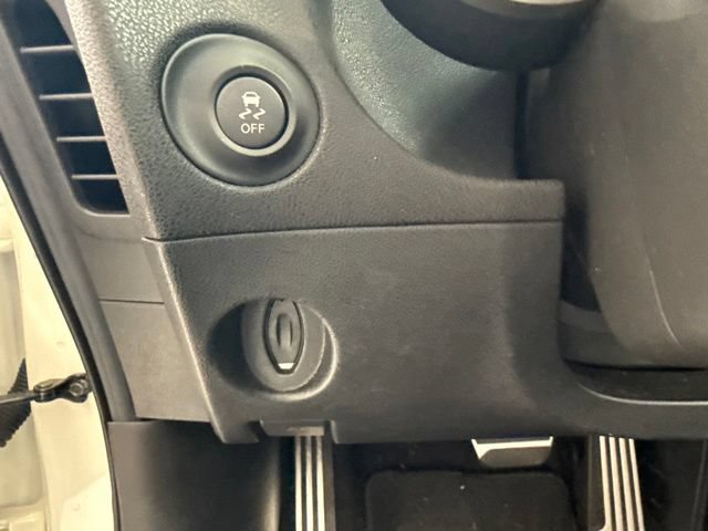 Used 2016 Nissan 370Z Touring RWD image 9