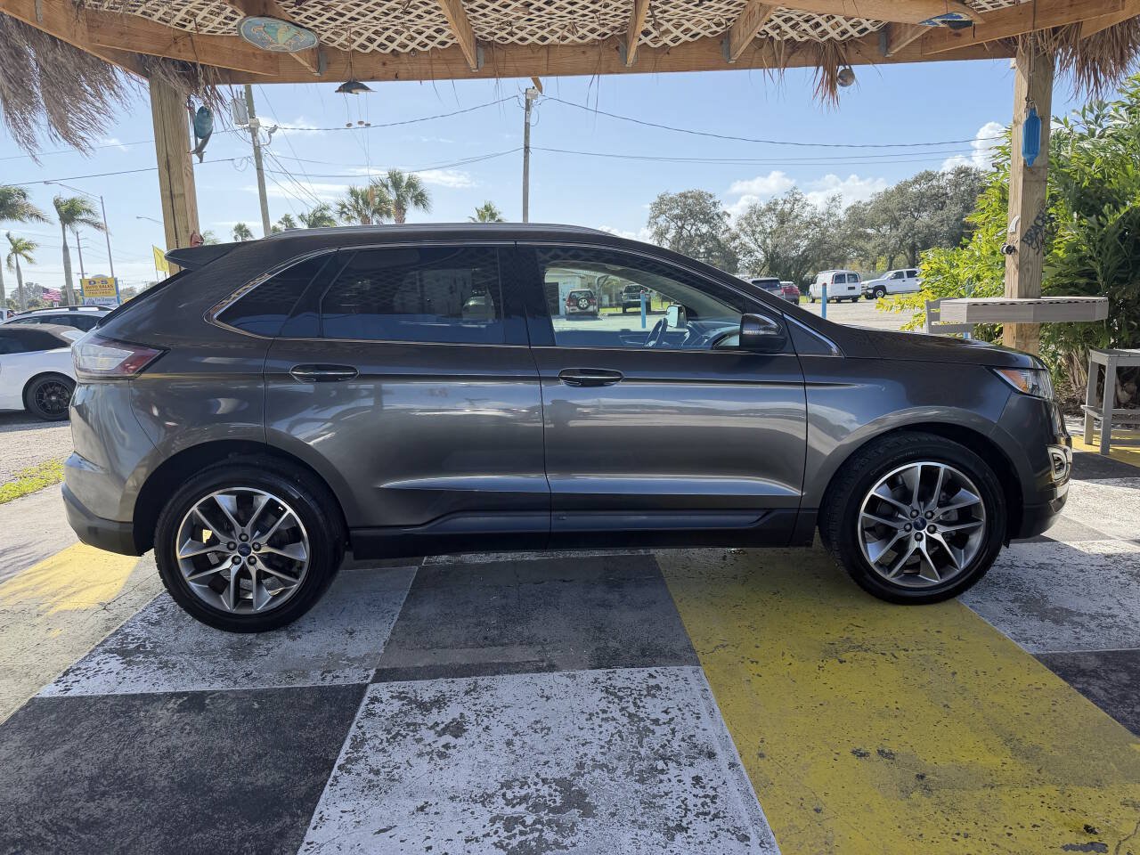 Used 2018 Ford Edge Titanium FWD image 4