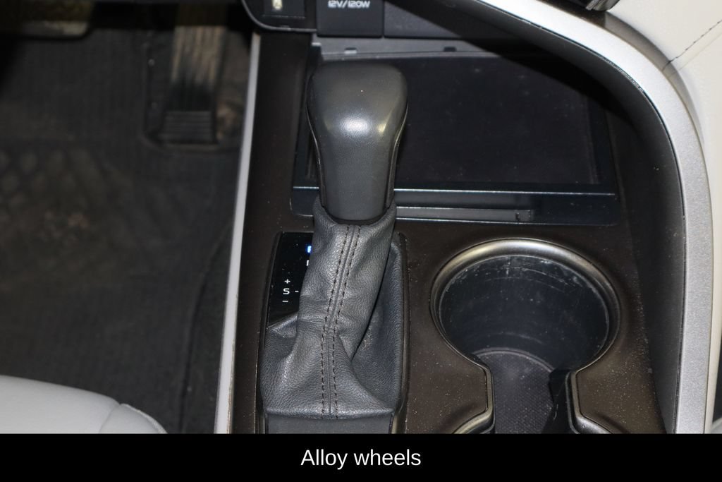 Used 2021 Toyota Camry SE w/ Convenience Package FWD image 13