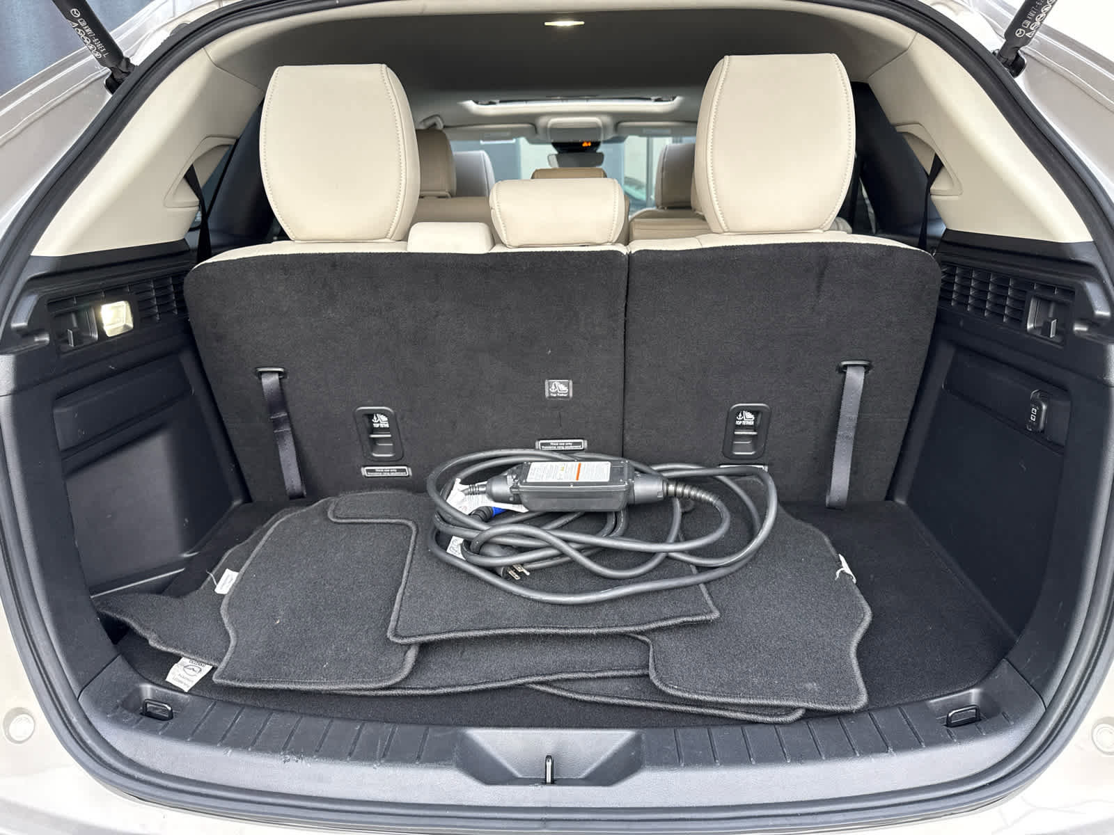 Used 2024 MAZDA CX-90 Plug-In Hybrid w/ Preferred image 23