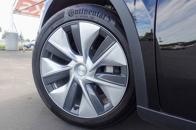 Used 2022 Tesla Model Y Long Range image 10