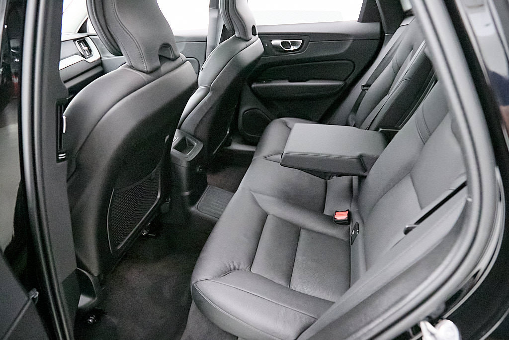 Certified 2025 Volvo XC60 T8 Plus w/ Protection Package Premier AWD/4WD image 22
