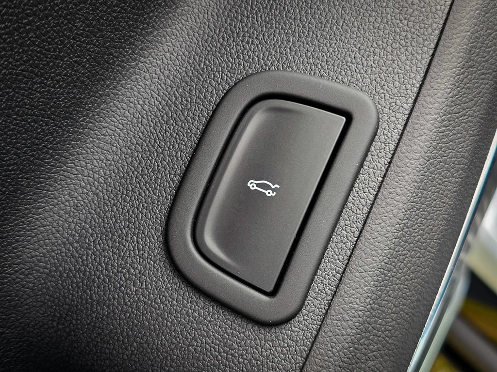 New 2026 GMC Acadia Denali Ultimate w/ LPO, Floor Liner Package AWD/4WD image 12