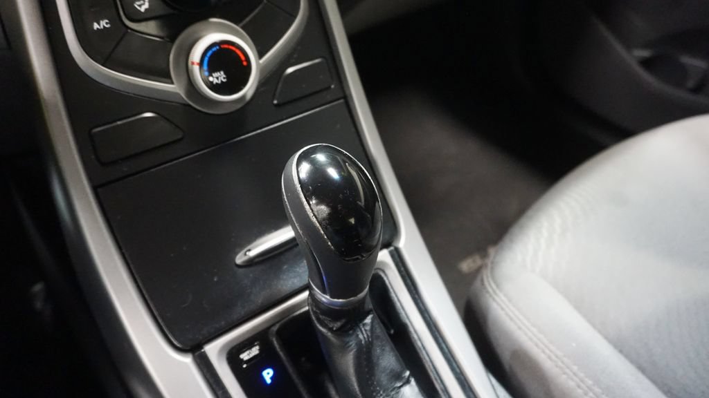 Used 2016 Hyundai Elantra SE FWD image 18