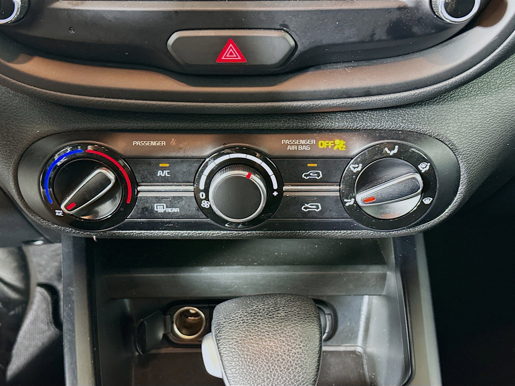 Used 2025 Kia Soul LX w/ LX Technology Package FWD image 23