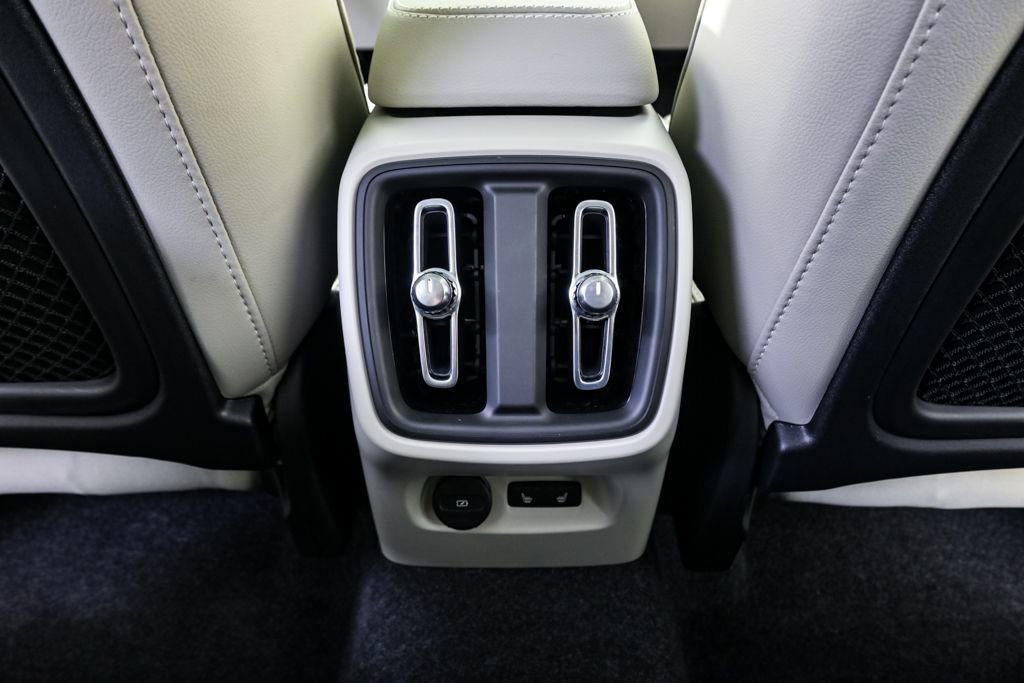 New 2026 Volvo XC40 B5 Plus w/ Climate Package image 19