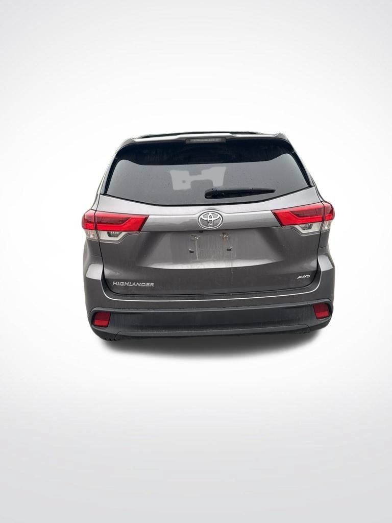 Used 2019 Toyota Highlander LE AWD/4WD image 4