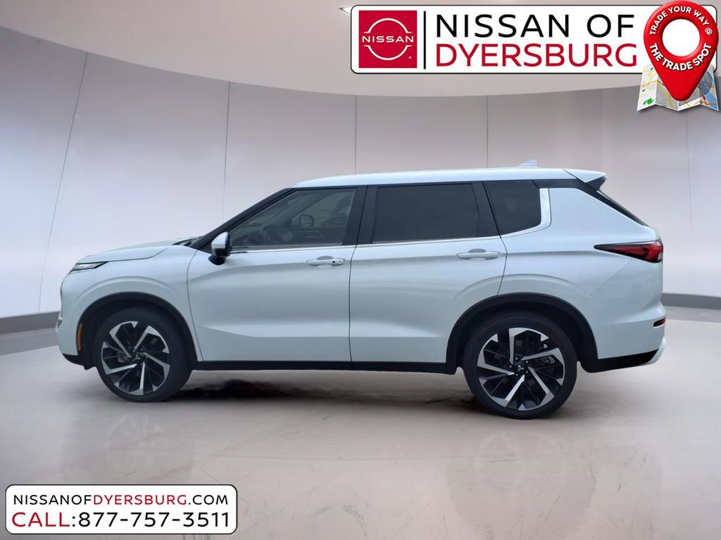 Used 2024 Mitsubishi Outlander SE Black Edition image 6