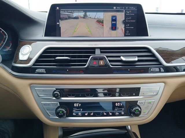 Used 2022 BMW 740i w/ Premium Package image 23