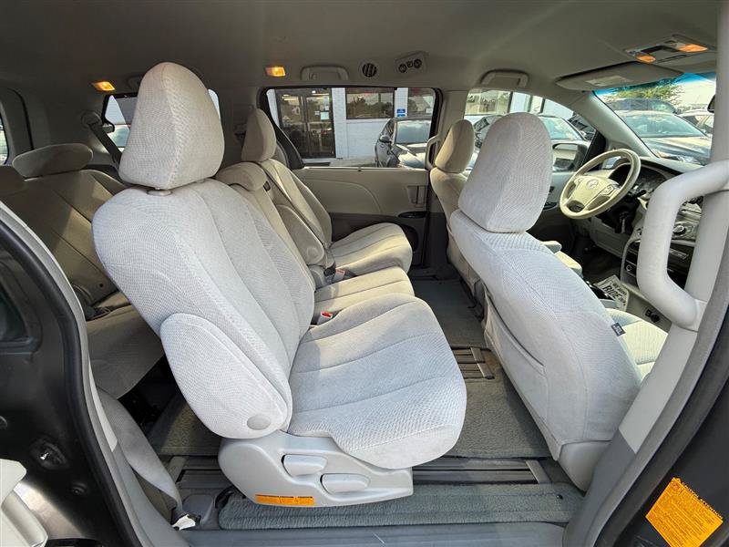 Used 2012 Toyota Sienna LE FWD image 29