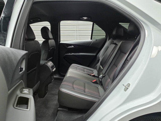 Used 2023 Chevrolet Equinox RS FWD image 17